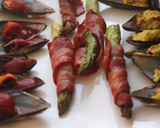 Foto del paso 6 de la receta: Mejillones cocidos con espárragos envueltos en bacon