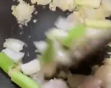 Foto langkah ke 3 dari resep Tumis Ayam Sayur Manis.