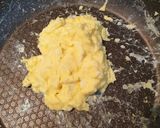 Foto langkah ke 3 dari resep Telur orak-arik ala McDonalds.