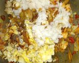 Foto langkah ke 5 dari resep Nasi goreng campur.