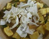 Foto langkah ke 5 dari resep Tongseng Jamur dan Tahu.
