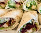 Une image de l'étape 5 de Wraps au poulet avec crudités.