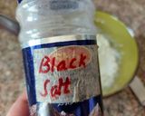 A picture of step 1 of Garlic Raita.