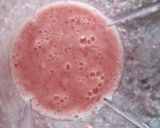 Foto del paso 4 de la receta: Licuado de banana y frutilla 🍌🍓