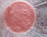Foto del paso 4 de la receta: Licuado de banana y frutilla 🍌🍓