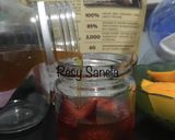 Foto langkah ke 3 dari resep Fermentasi Madu Strawberry.