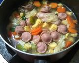 Foto langkah ke 3 dari resep Sop Ayam Sosis Sapi Sayuran.