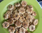 Foto langkah ke 4 dari resep Garlic cheese cookies.
