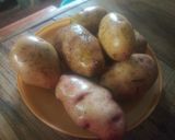 A picture of step 1 of Lyonnaise potatoes.