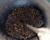 Foto langkah ke 2 dari resep Wedang kopi asli.