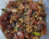 Hình bước làm 7 của món Lạp xưởng kho quẹt