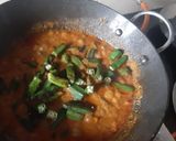 A picture of step 4 of Bindi curry.