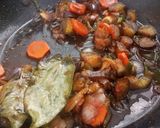 Foto langkah ke 4 dari resep Terong Ungu Wortel Masak Kecap.