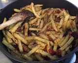 Une image de l'étape 10 de Bâtonnets de pommes de terre charlotte aux herbes aromatiques et tomates séchées.