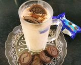 A picture of step 6 of Oreo milkshake.