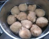 A picture of step 5 of Dahi Bhalla.
