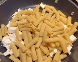 Foto del paso 5 de la receta: Ensalada de pasta con queso feta, tomates cherry y espárragos blancos 😋😋😜
