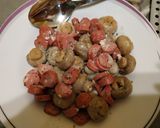 Foto del paso 3 de la receta: Champiñones con salchichas y salsa de cabrales 😁