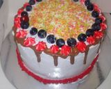 A picture of step 2 of Whipping cream deco.