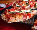 Foto del paso 5 de la receta Pizza de calabacín y jamón con masa integral casera