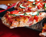 Foto del paso 5 de la receta: Pizza de calabacín y jamón con masa integral casera
