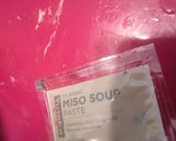 A picture of step 1 of Miso soup with mushrooms.