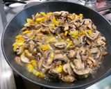 Une image de l'étape 6 de Flan aux champignons, magret de canard et courgette.