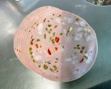 Une image de l'étape 3 de Salade composée de melon à la mortadelle farcie et feta.