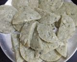 A picture of step 4 of Moong and urad daal idli fry.