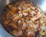 Foto del paso 6 de la receta: Langostinos al ajillo con col