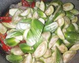 Foto langkah ke 3 dari resep Oseng Terung hijau.