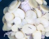 Foto del paso 3 de la receta: Pollo al romero con crema