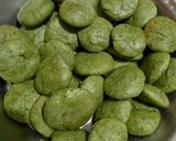 A picture of step 3 of Bathua (chill) puri.