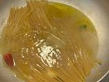 Spaghetti all’assassina 14 acciughe cime di rapa