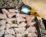 Foto del paso 5 de la receta Alitas al horno con patatas y cebolla
