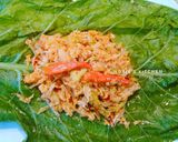 Foto langkah ke 3 dari resep 83. Buntil Teri Kelapa Pete Gaya Ndi.