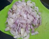 A picture of step 3 of Veggie prawn sauce.