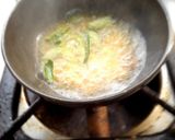 ओल्या नारळाची चटणी (olya naralachi chutney recipe in marathi) रेसिपी स्टेप 2 फोटो 