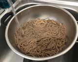 Foto del paso 3 de la receta: Chow Mein vegano con cacahuate y salsa agripicante