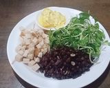รูปขั้นตอนการทำที่ 1 ของ สลัดอกไก่อบชานอ้อย,ผักต้นอ่อน,ถั่วเหลืองผิวดำ- คีโต