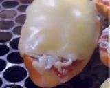 Foto do passo 5 de Pão com linguiça, catupiry e queijo churrasco