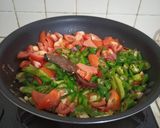 Foto langkah ke 5 dari resep Tumis Ikan Asin Peda Cabe Ijo.