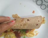 A picture of step 4 of Egg roll.