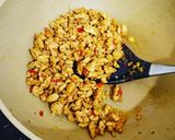 Foto langkah ke 4 dari resep Thai Chicken Basil (Pad Kra Pao) (Ayam Masak Kemangi).