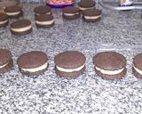 Foto del paso 9 de la receta: Alfajores chocolate con crema de oreo