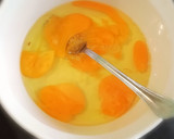 Foto del paso 4 de la receta: Tortilla de Alcachofas, champiñones y Langostinos