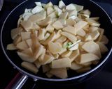 Foto del paso 2 de la receta Tortilla de patatas y calabacín