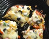 A picture of step 5 of Leftover Roti Tawa Pizza 🍕.