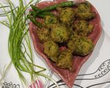 A picture of step 6 of Methi bhaji green garlic pakora.