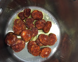 Foto del paso 2 de la receta: Macarrones con chorizo y tomate picantes